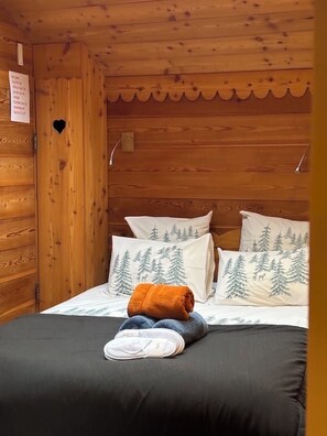 3 bedrooms, iron/ironing board, free WiFi, bed sheets - Warm and comfortable chalet-style app at the foot of the slopes (La Salle-les-Alpes)