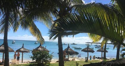 JOLIE VILLA DANS UN ECRIN DE VERDURE A 3 MN DE LA PLAGE TROU AUX BICHES