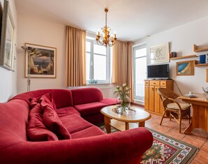 Fernseher, Bücher, Stereoanlage