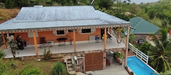 PRETTY VILLA, ALL COMFORT, in exotic wood, NEAR BEACH and PRIVATE SWIMMING POOL