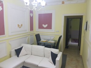 Interior - Studio 2 Residence Kuwait City. (bonamoussadi) bangué (Douala)