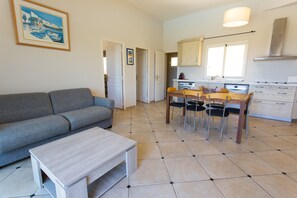 TV - F4 Exceptional view on the bay of Saint Cyprien and the gulf of Porto-vecchio (Zonza)