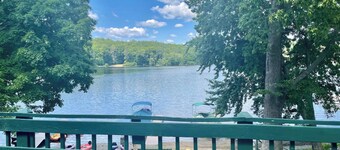 2 BR Waterfront Lodge Suites Overlooking the Docks and Mountains Sunsets!