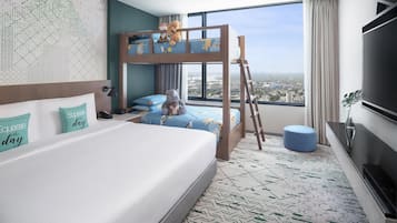 Family Skyline | 1 bedroom, minibar, in-room safe, desk