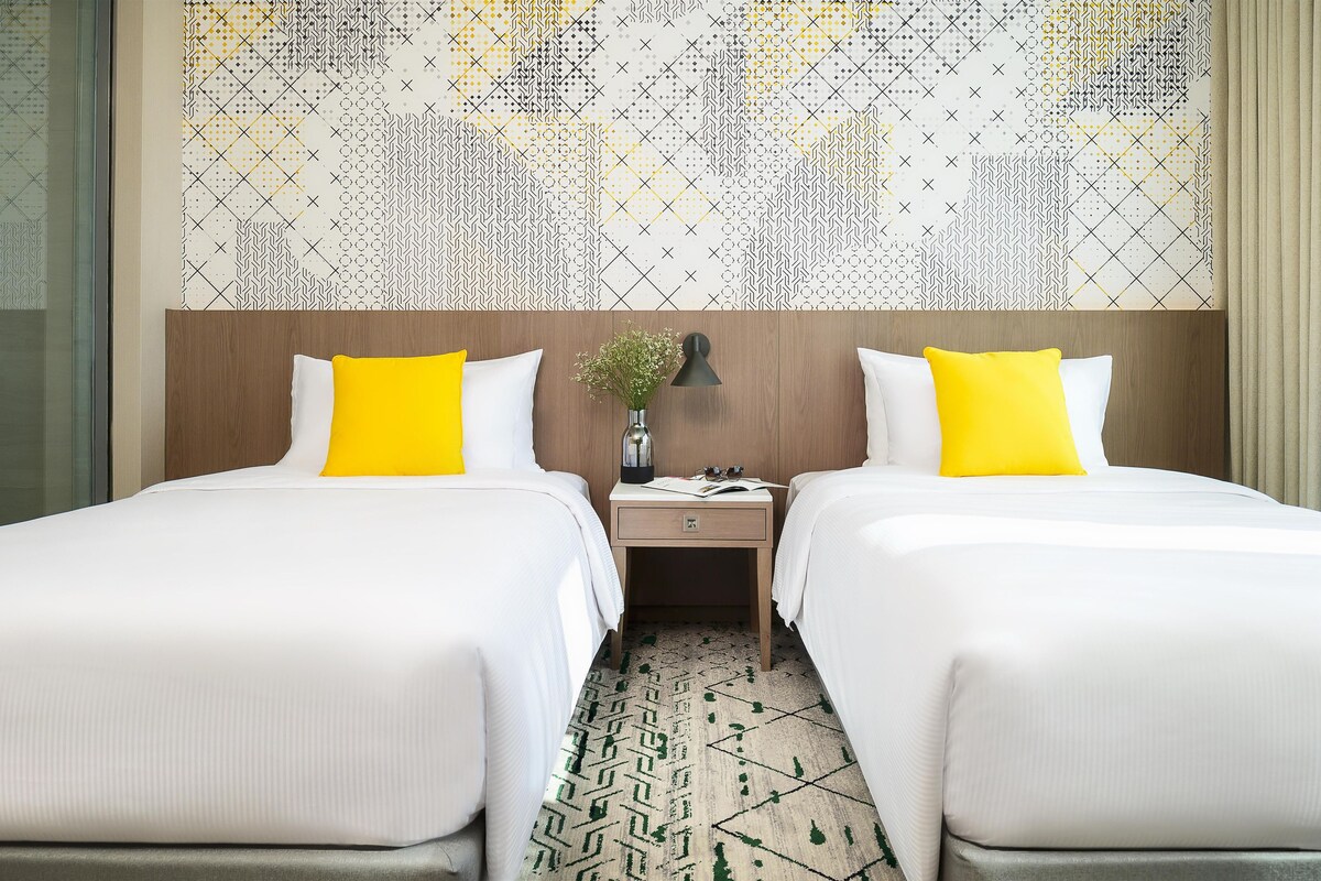 Superior Twin Room | 1 bedroom, minibar, in-room safe, desk