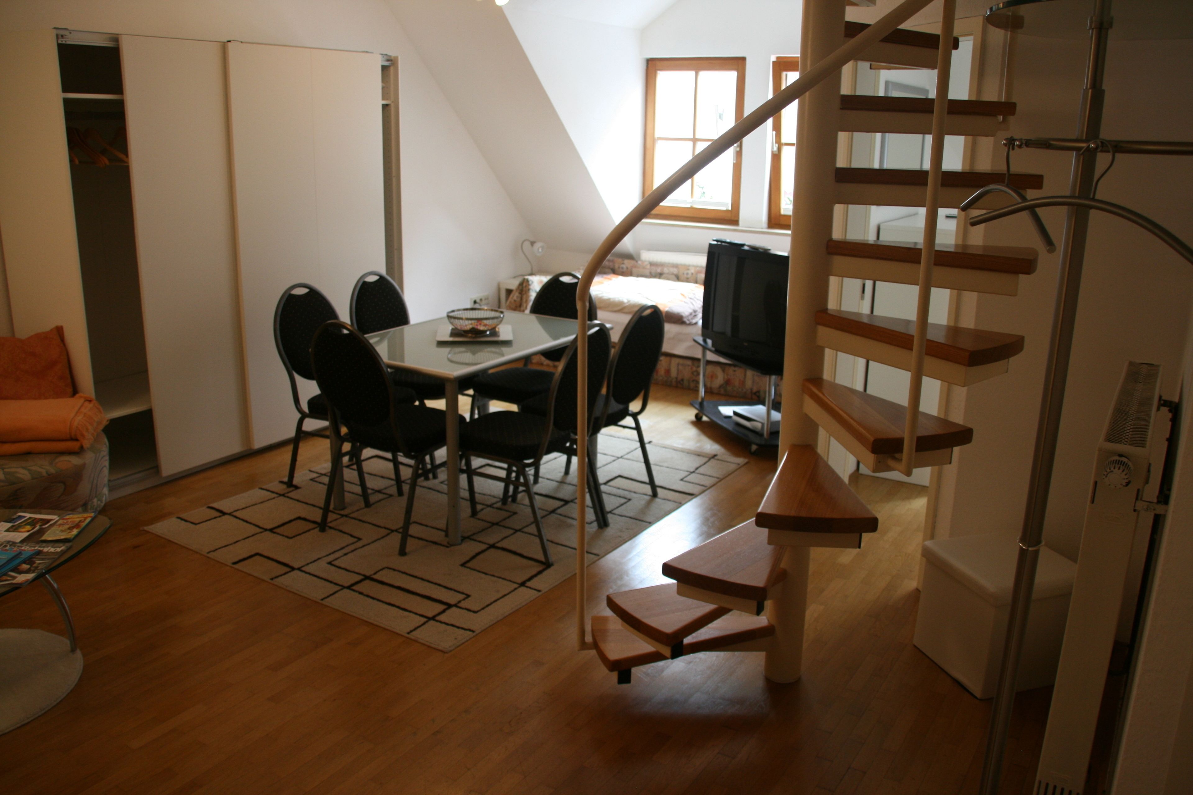Apartment | Wohnbereich | 1-Zoll-Flachbildfernseher mit Satellitenempfang, Fernseher