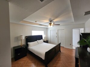 4 bedrooms, desk, iron/ironing board, travel cot - Private Paradise! Extra Clean (Homestead)