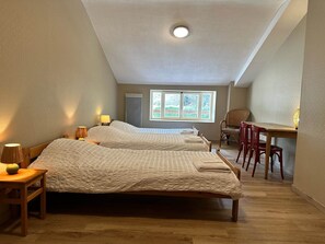 6 bedrooms, free WiFi - Marmonfosse Group Cottage (Taintrux)