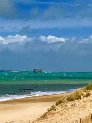 Beach nearby, sun loungers - Le Chai - Charming 4* gîte between beach and village center (Dolus-d'Oléron)