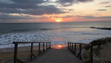 Plage à proximité, chaises longues