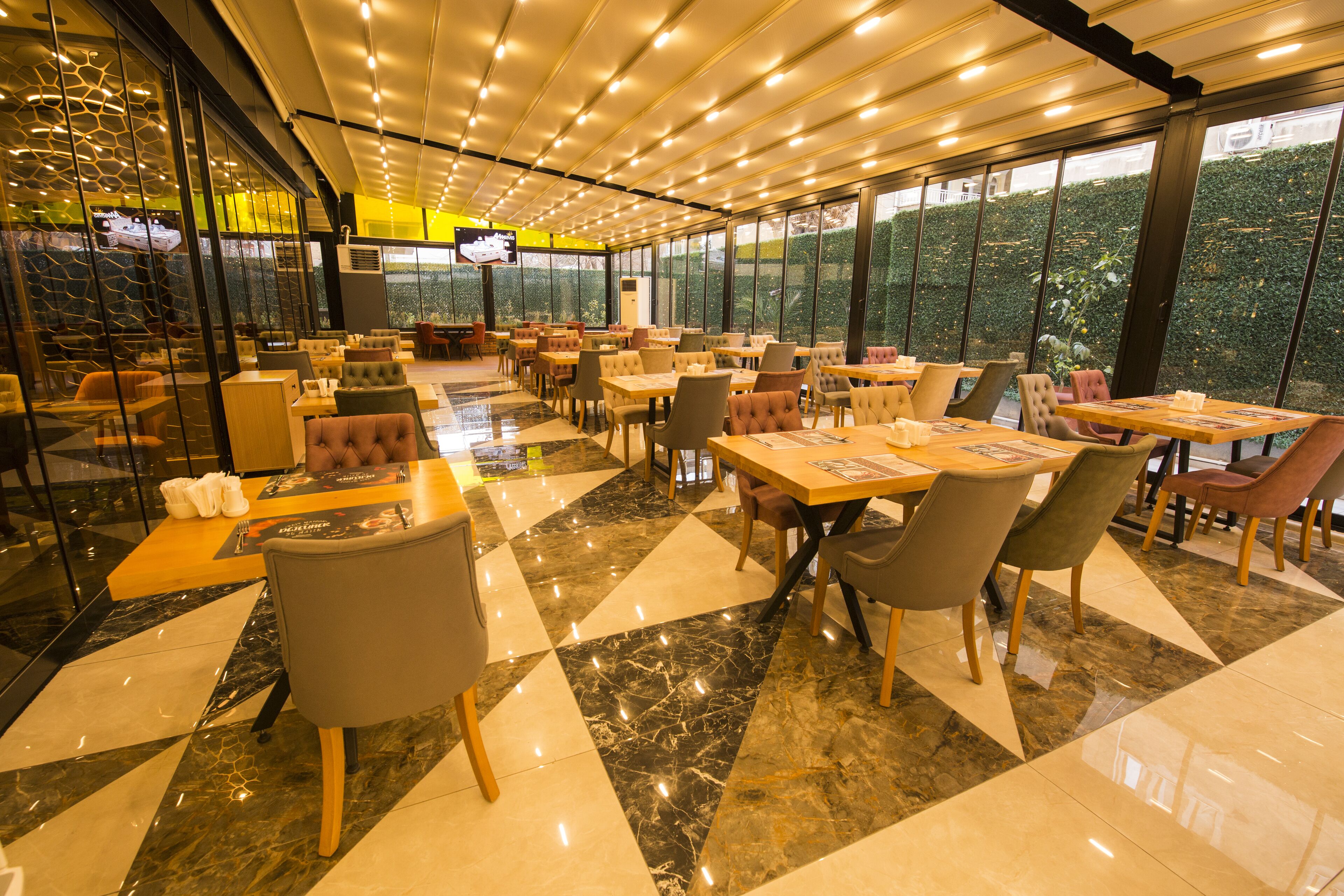 Frokost, lunsj og middag serveres