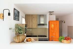 Fridge, microwave, oven, stovetop