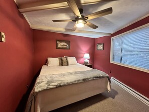 2 chambres, fer et planche à repasser, Wi-Fi, draps fournis