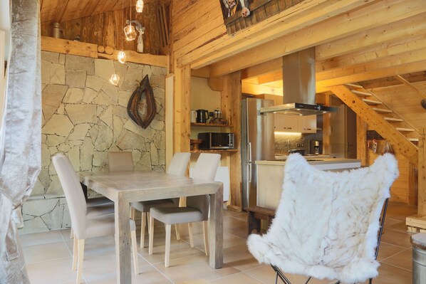 Dining - Chalet LE BOIS DU ROC with large jacuzzi (Thônes)