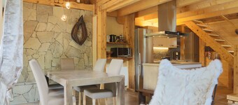 Chalet LE BOIS DU ROC with large jacuzzi