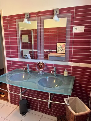 Shower, towels, toilet paper