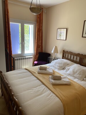 3 bedrooms, iron/ironing board, travel cot, free WiFi