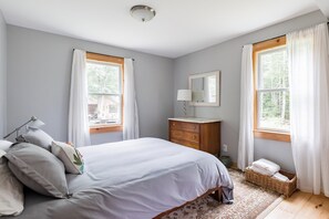 3 Schlafzimmer, Schreibtisch, Bügeleisen/Bügelbrett, Reisekinderbett