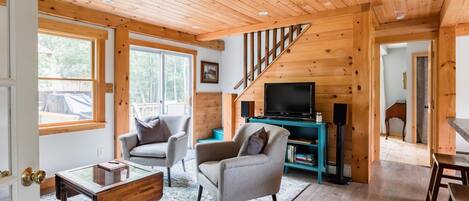 Smart TV, books, stereo