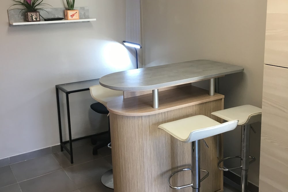 FURNITURE STUDIO IN SURGERES