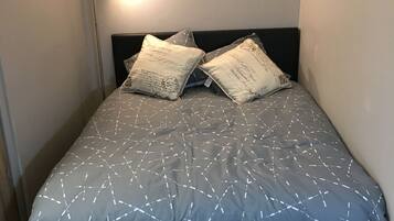 1 chambre, bureau, Wi-Fi gratuit, draps fournis