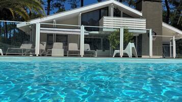 LĂ€mmitetty uima-allas