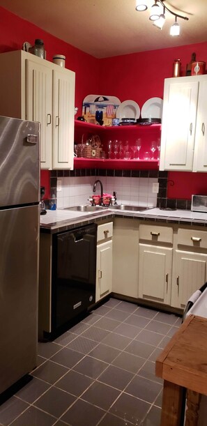 Fridge, microwave, oven, stovetop - ¡Las suites dobles en Hatties Place también capacidad 2 a 6 viajeros, estadías  (Galveston)