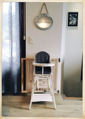 3 chambres, fer et planche à repasser, lit de bébé portatif