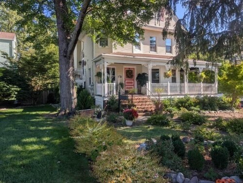 Amplio apartamento de 2 dormitorios en el histórico Montclair NJ, cerca del transporte de Nueva York