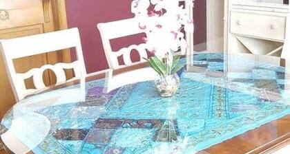 Spacious Sunny Apt: Walk to Shop, Eat & NYC Train