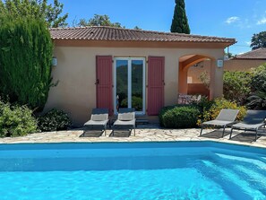 Outdoor pool, a heated pool - CASA ROSSA - VILLA **** - Heated swimming pool - Near L'Ile-Rousse beach (MONTICELLO)