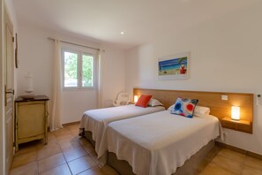 2 slaapkamers, een kluis op de kamer, een strijkplank/strijkijzer