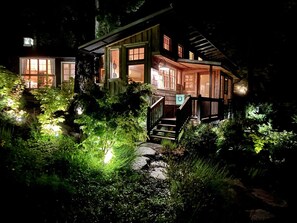 Exterior - Waterfront Cottage, The Captains Cabin is a romantic, remote spot in the PNW. (Grapeview)