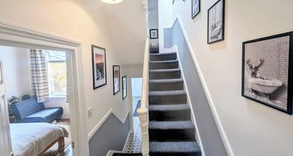 Gorgeous great 5 bed 2 bath family home with garden in trendy area