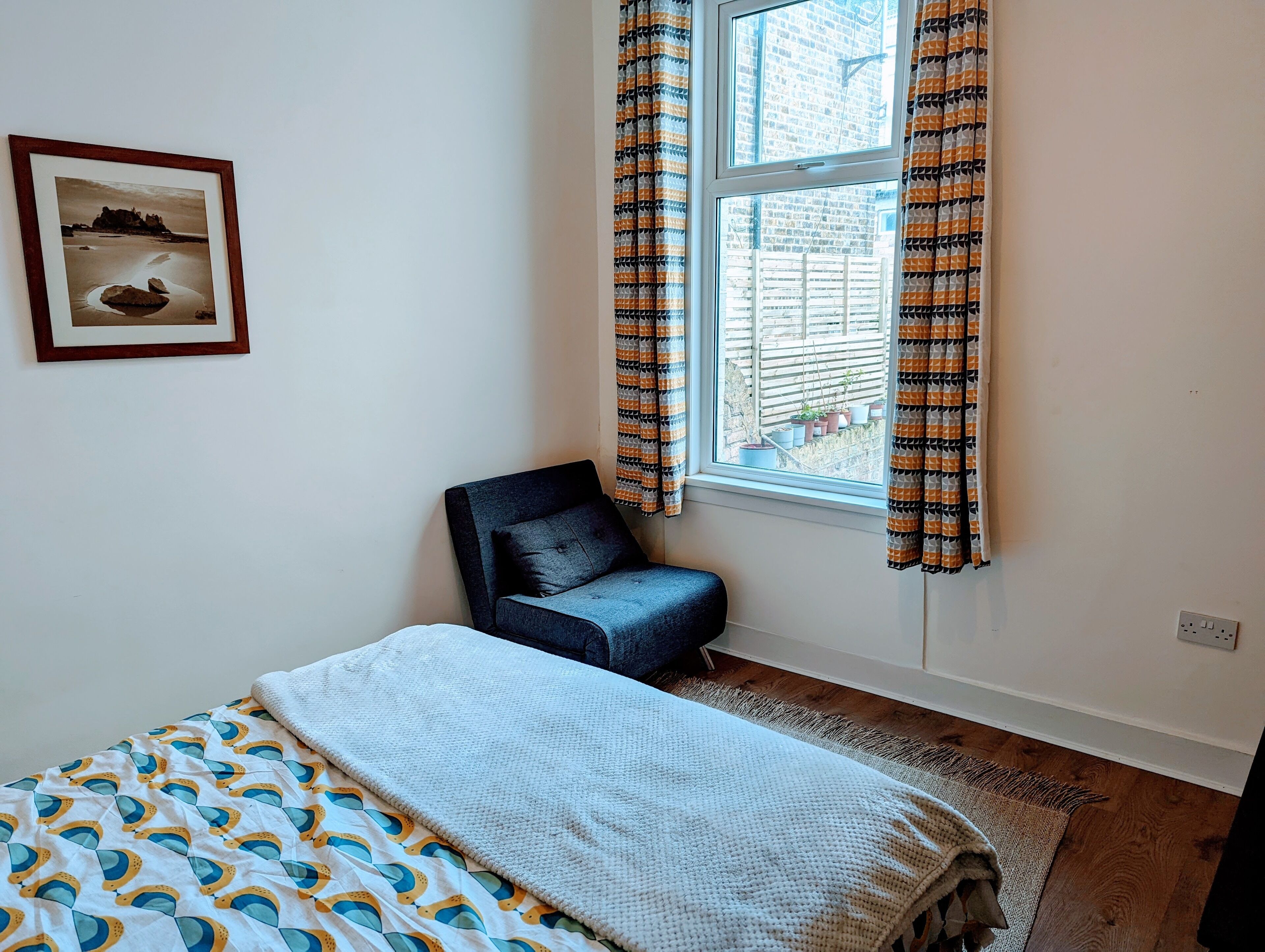 Gorgeous great 5 bed 2 bath family home with garden in trendy area