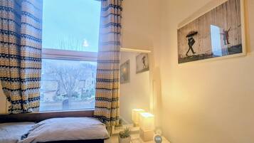 5 bedrooms, iron/ironing board, free WiFi, bed sheets