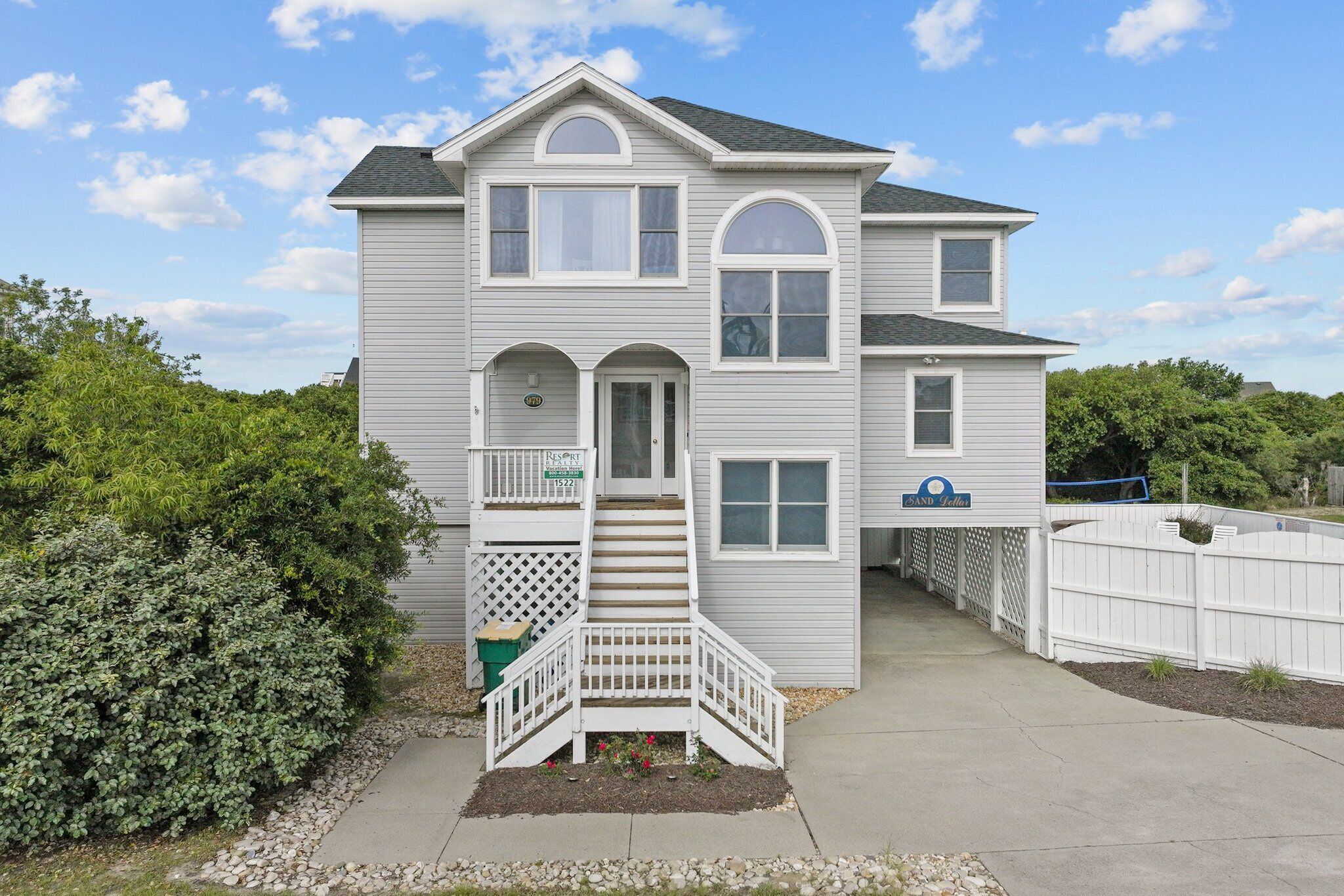 Charming 5BR home w/heated pool in Corolla OBX. Well equipped & family friendly!