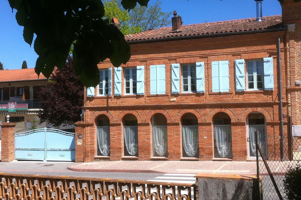 Blue Room of the Gîtes des Arcades Labastide Beauvoir