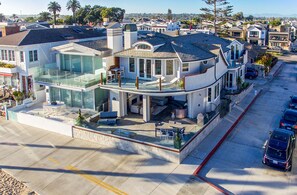 Exterior - Modern Luxury - Beachfront Cape Cod (Newport Beach)