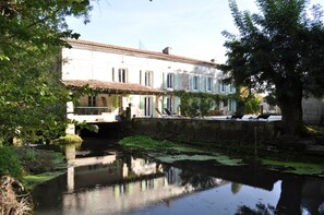 المنشأة من الخارج