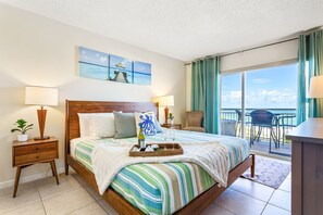 2 bedrooms, iron/ironing board, free WiFi, bed sheets - Beachfront Madeira Norte | Gulf front | Pool (Madeira Beach)