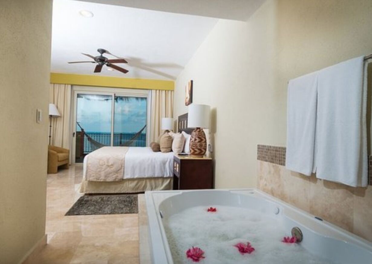 VILLA DEL PALMAR, CANCUN 2BR 5-star (ONE & THREE BR ALSO AVAILABLE..INQUIRE)