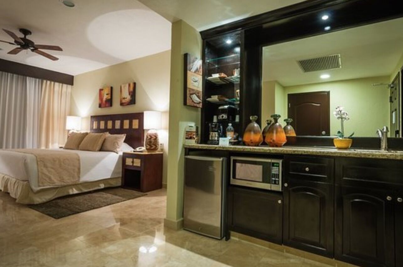 VILLA DEL PALMAR, CANCUN 2BR 5-star (ONE & THREE BR ALSO AVAILABLE..INQUIRE)