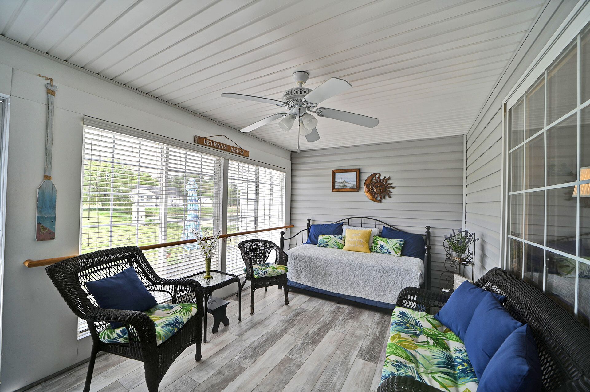 Comfortable 3 bedroom, 2.5 bath townhouse in Beachwood Court Community! Community Pool, Beach Town!