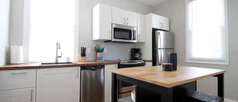 Refrigerador, microondas, horno y lavavajillas