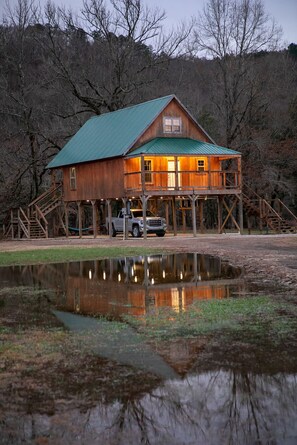 Exterior - Majestic Moose Lodge- Oark Cabin Rentals (Oark)
