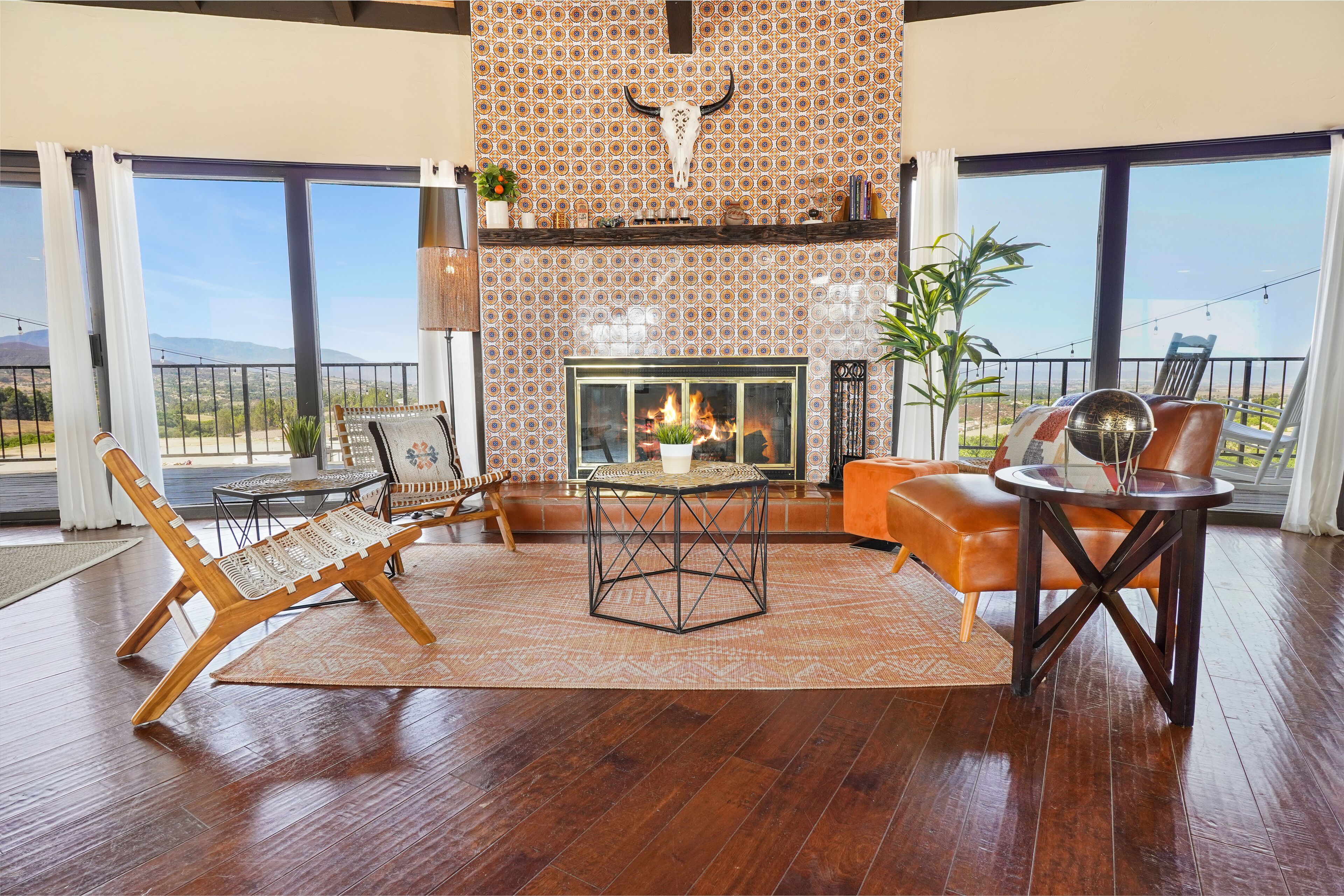 GORGEOUS Views !! Heated Private Pool! New Fire Pit & Outdoor BBQ + Tennis Court