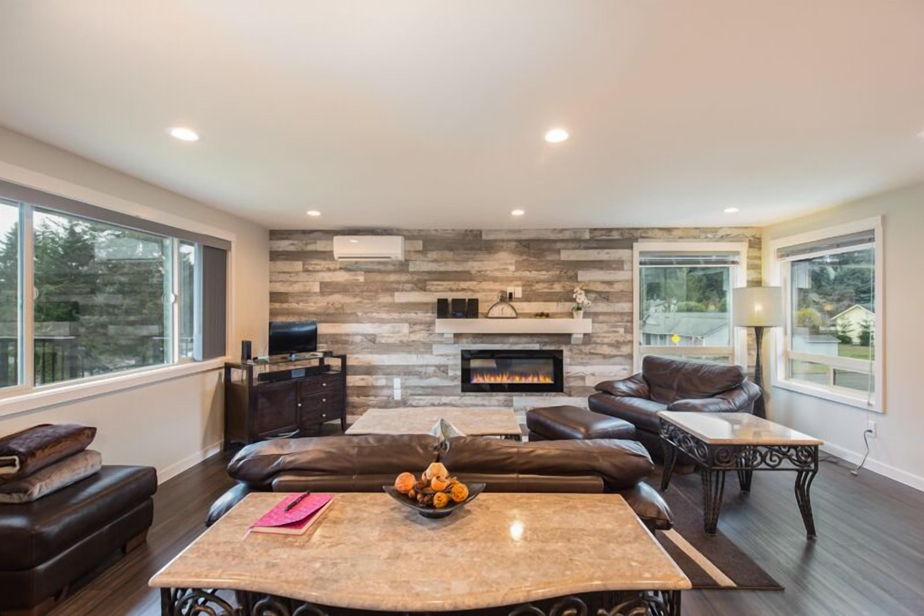 Port Haven - Striking Modern Home Featuring Wonderful Amenities