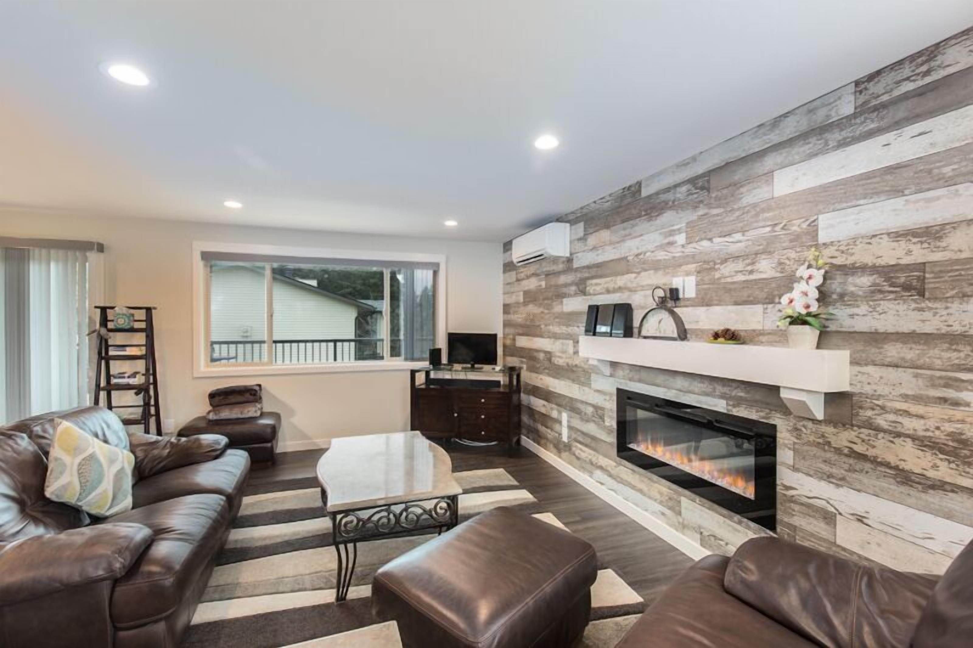 Port Haven - Striking Modern Home Featuring Wonderful Amenities