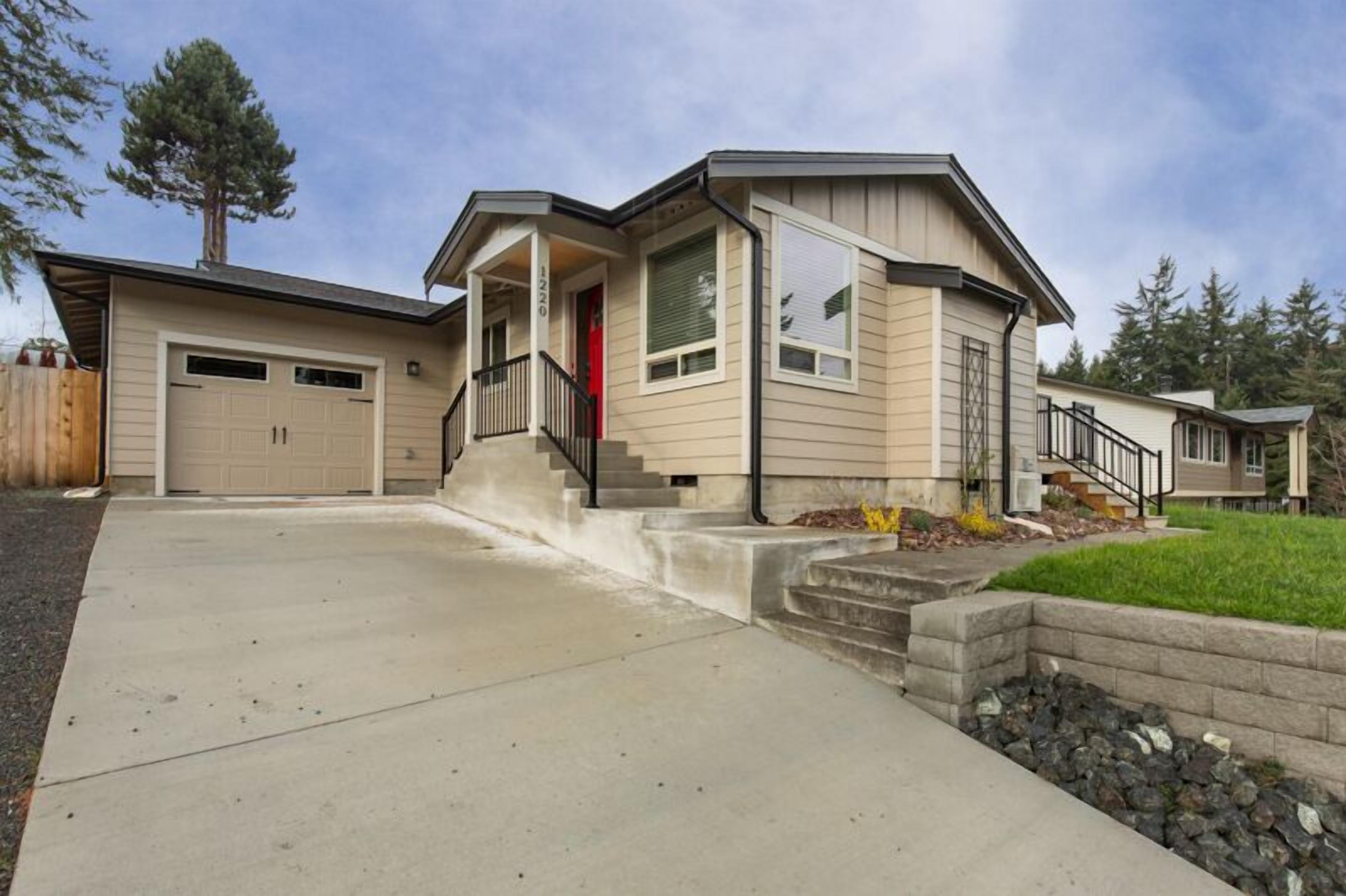 Port Haven - Striking Modern Home Featuring Wonderful Amenities